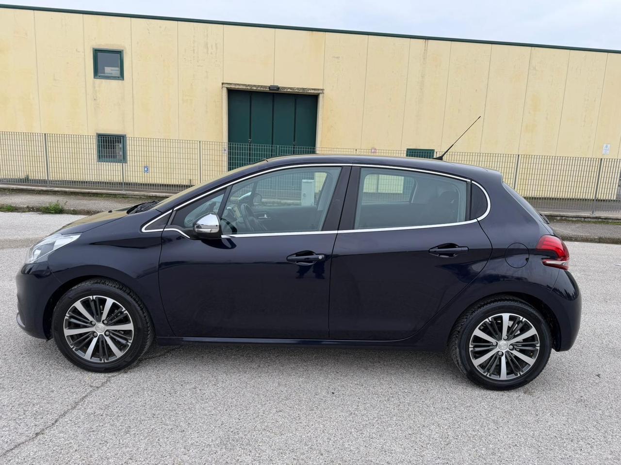 Peugeot 208 PureTech Allure GARANZIA 12 m