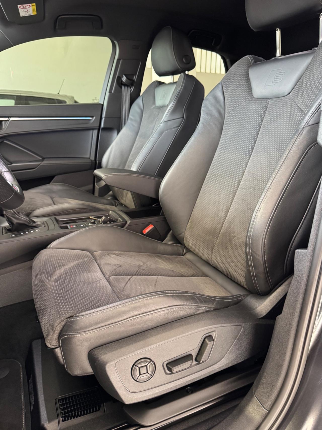 Audi Q3 40 TDI quattro S tronic Identity Black