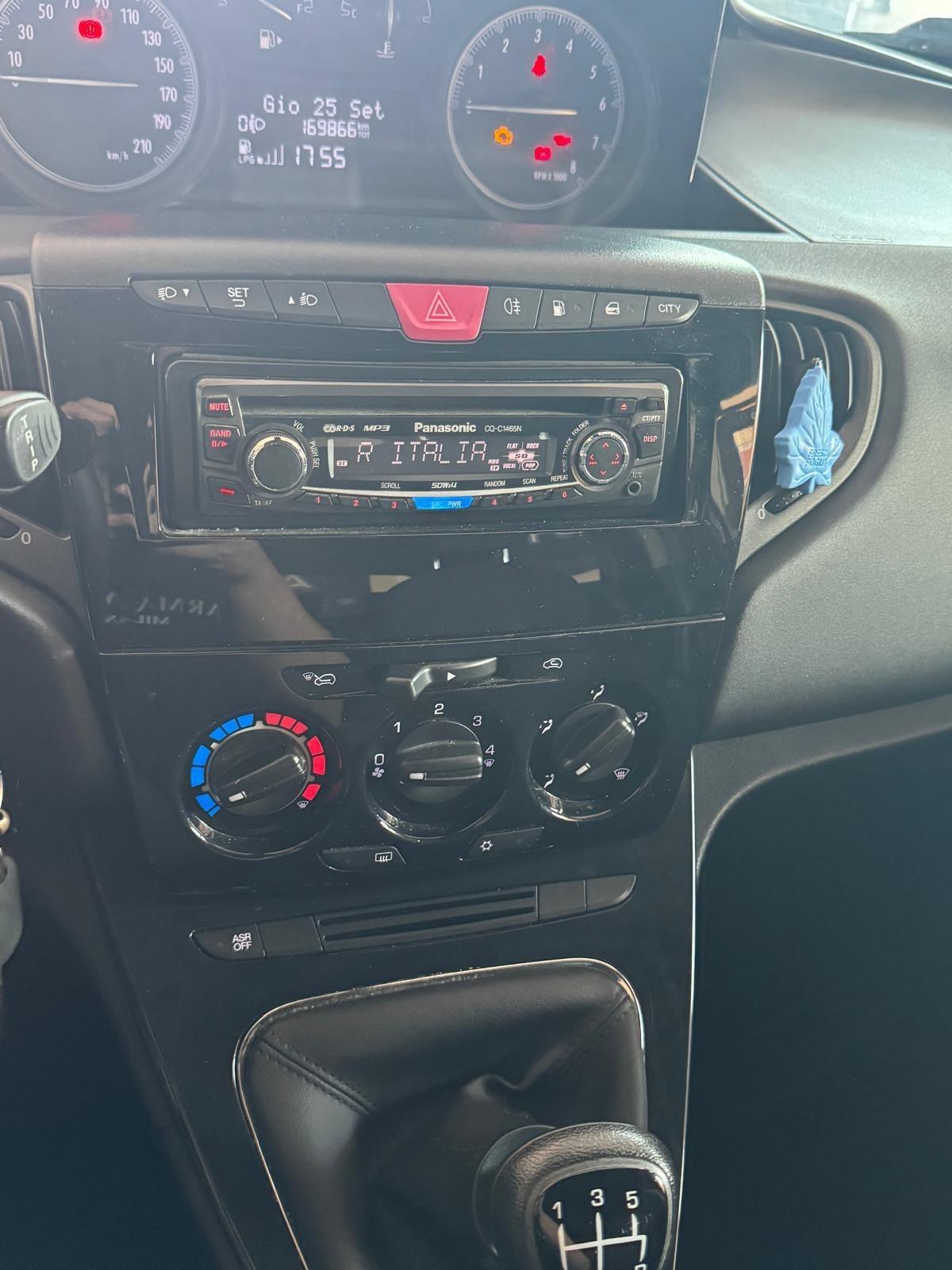 Lancia Ypsilon 1.2 69 CV 5 porte GPL Ecochic Silver