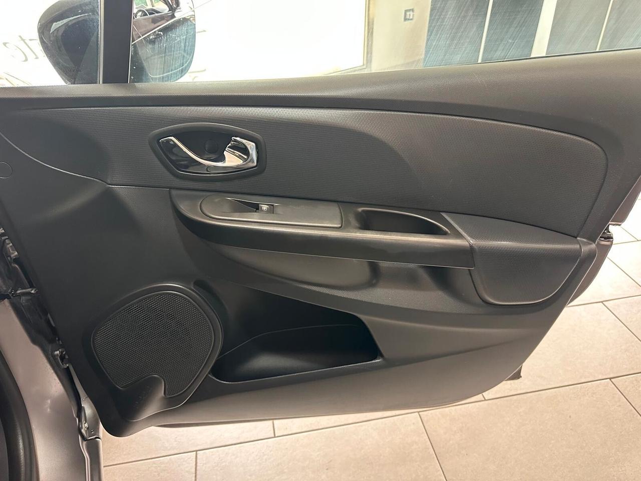 Renault Clio Sporter 1.2 75CV Live
