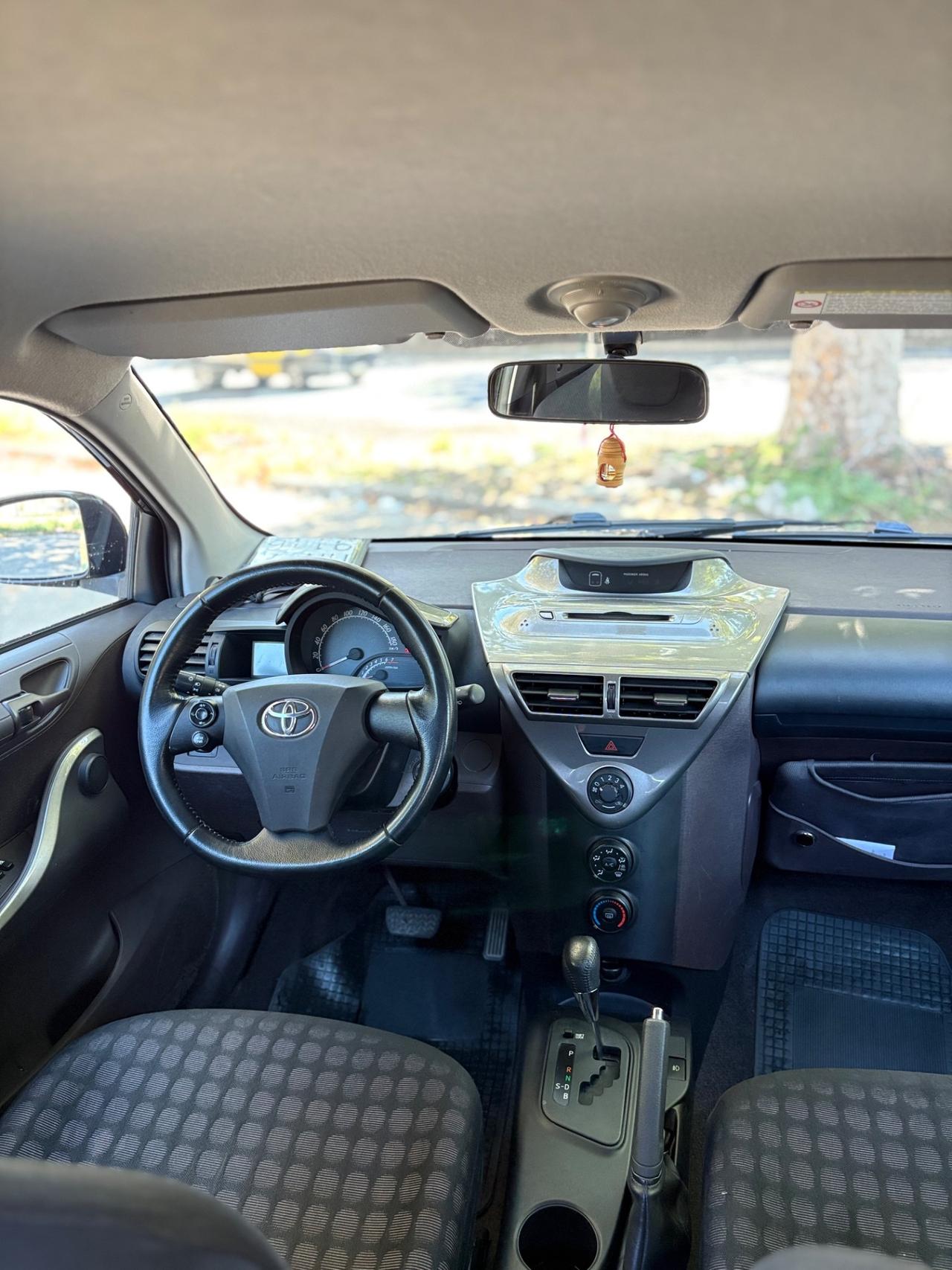 Toyota IQ Automatica 1.0 benzina 68cv