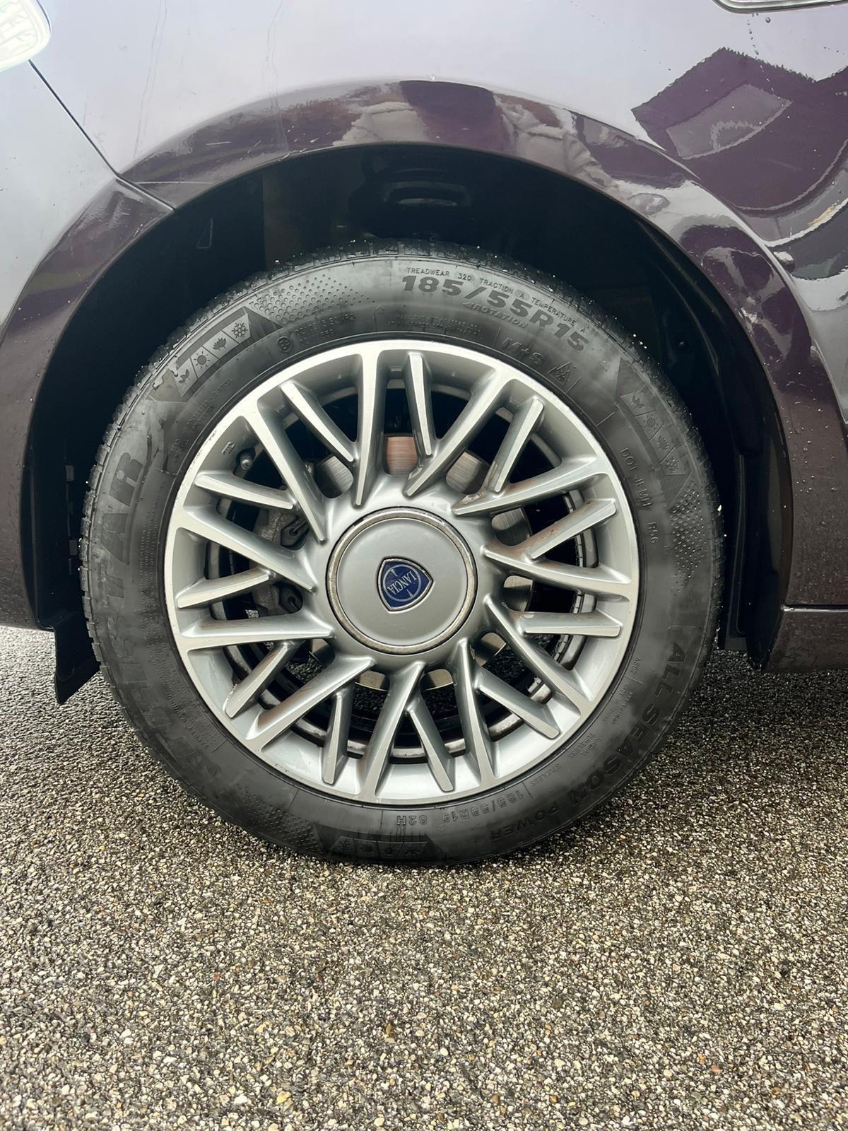 Lancia Ypsilon 1.3 MJT 75 CV Neopatentati