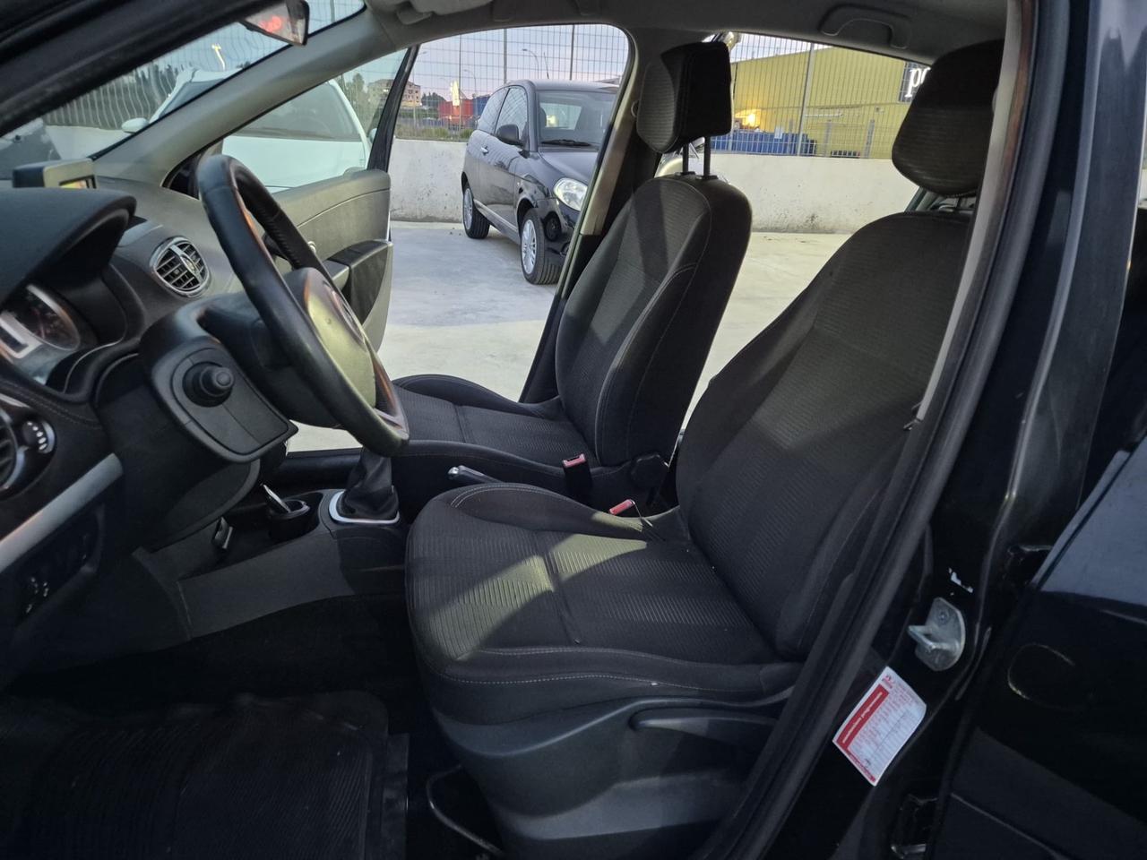 Renault Clio 1.2 16V 5 porte Luxe NAVIGATORE