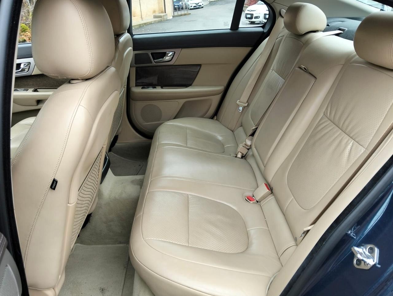 Jaguar XF 2.7D V6 Premium Luxury