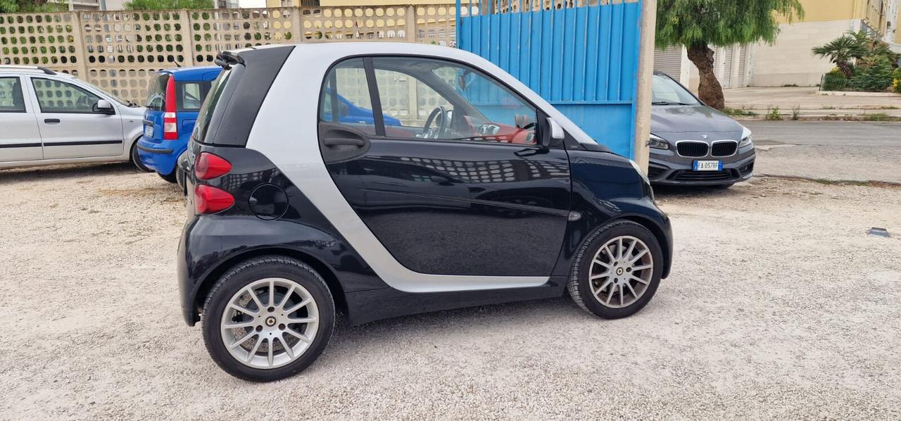 Smart ForTwo coupé White Tailor Made 2011