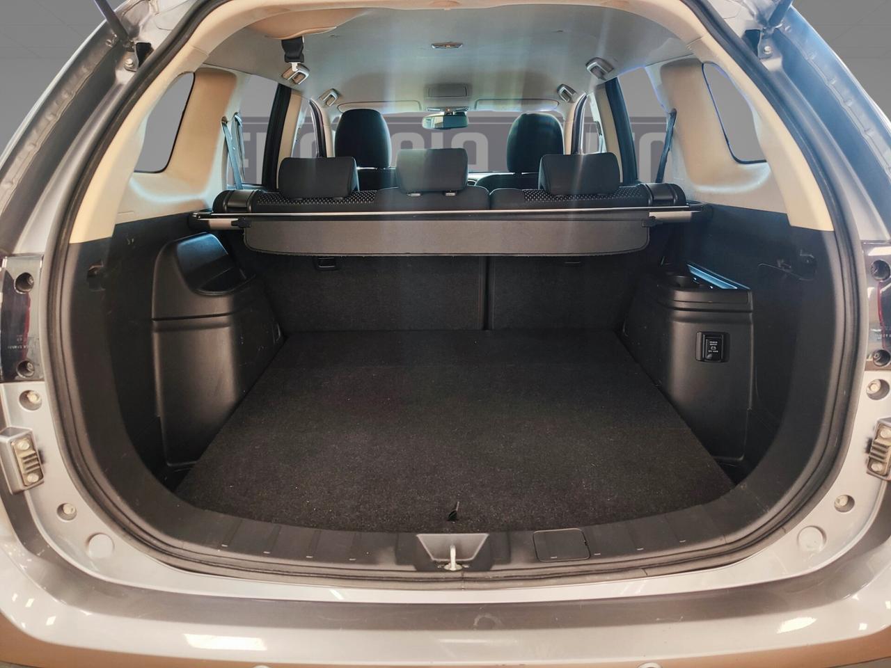 Mitsubishi Outlander 2.2 DI-D 4WD Instyle