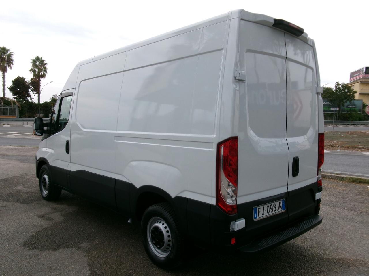 Iveco Daily 35S12 2.3 120CV EURO 6 FURGONE P.MEDIO *PERFETTO*