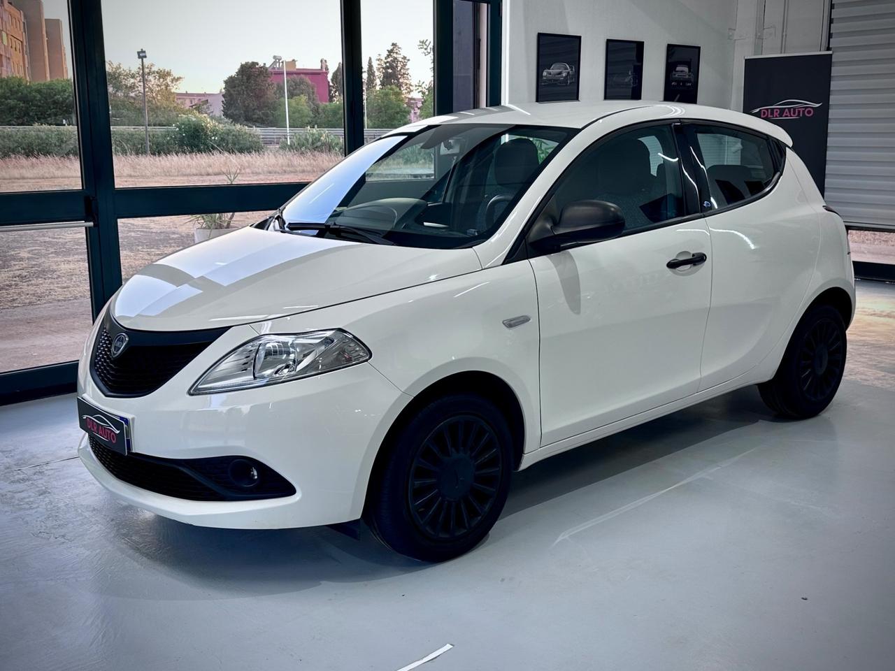 Lancia Ypsilon 1.2 69 CV 5 porte Elefantino Blu