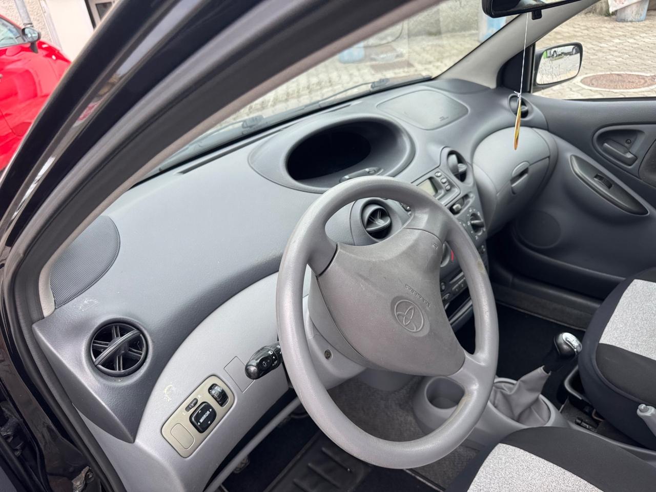Toyota Yaris 1.0i 16V cat neopatentati 120000km
