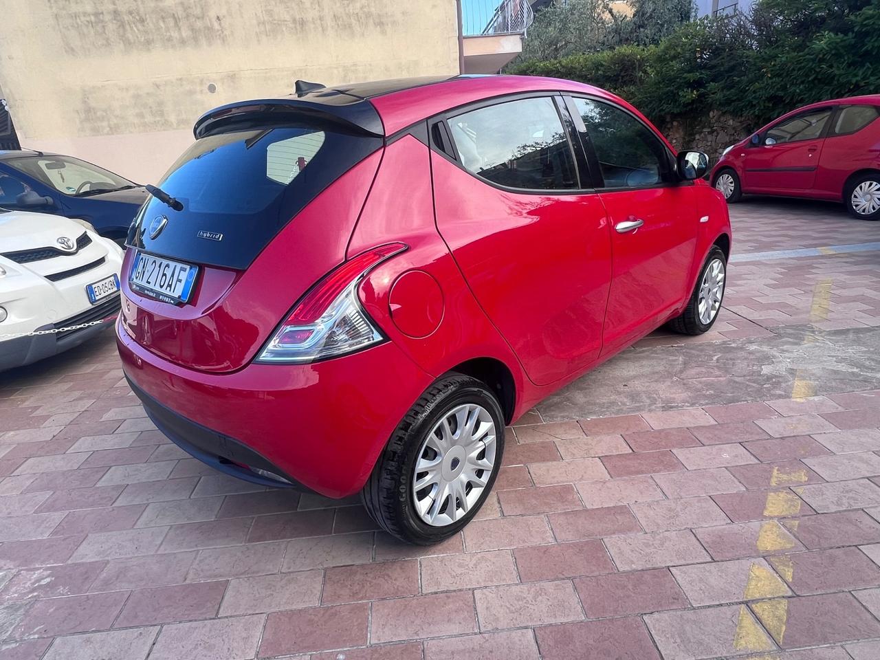 Lancia Ypsilon 1.0 FireFly 5 porte S&S Hybrid Alberta Ferretti