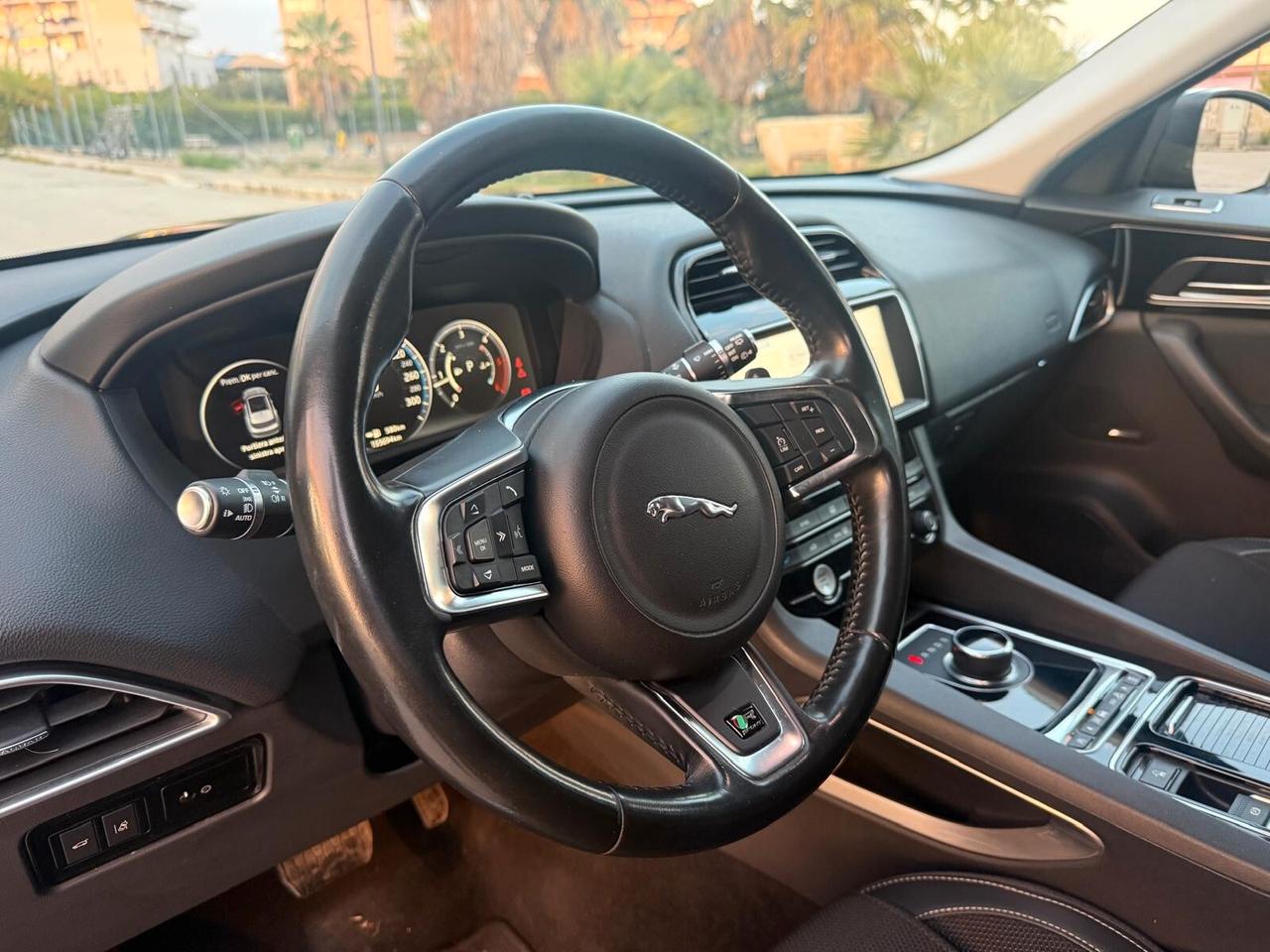 Jaguar F-Pace 2.0 D 180 CV AWD R-Sport
