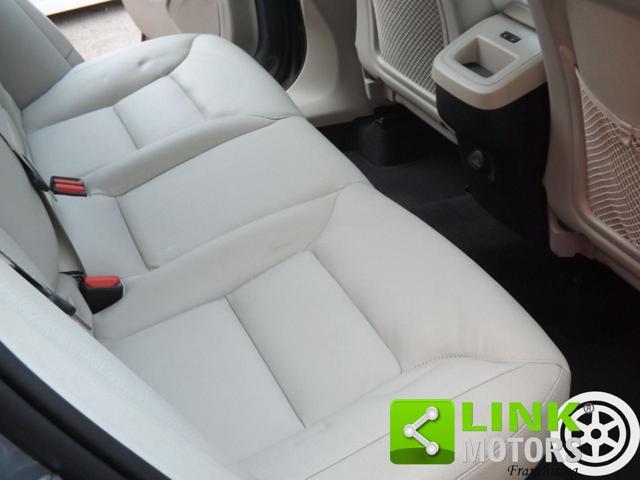 VOLVO XC60 B4 (d) AWD automatico Plus Dark ben tenuta
