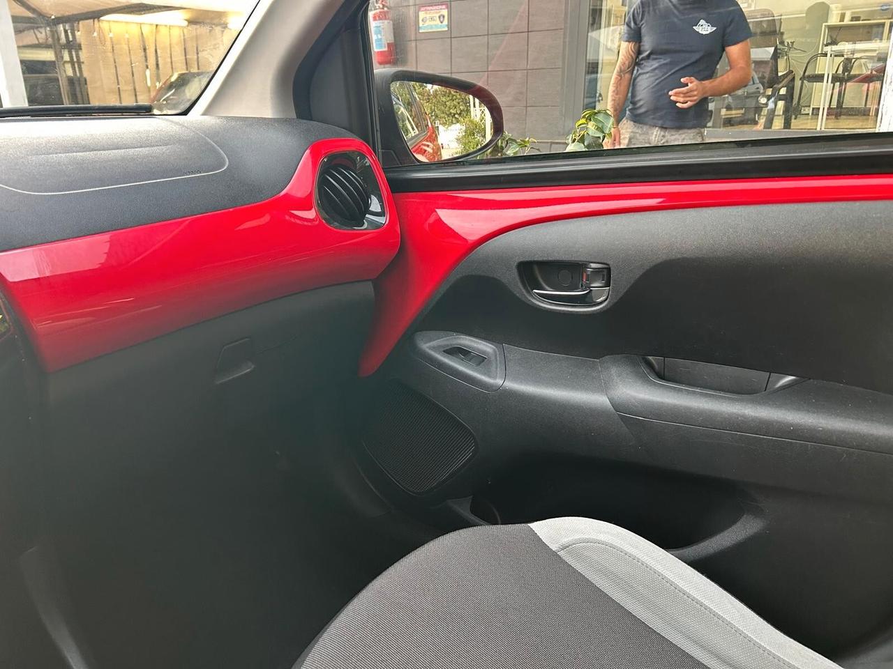 Toyota Aygo 1.0 VVT-i 69 CV x-play AUTOMATICO