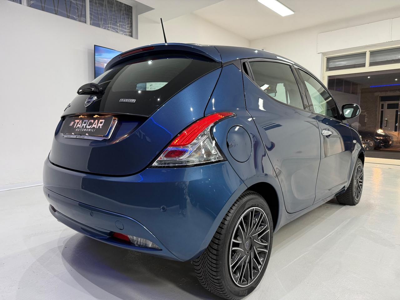 Lancia Ypsilon 1.0 FireFly S&S Hybrid Gold