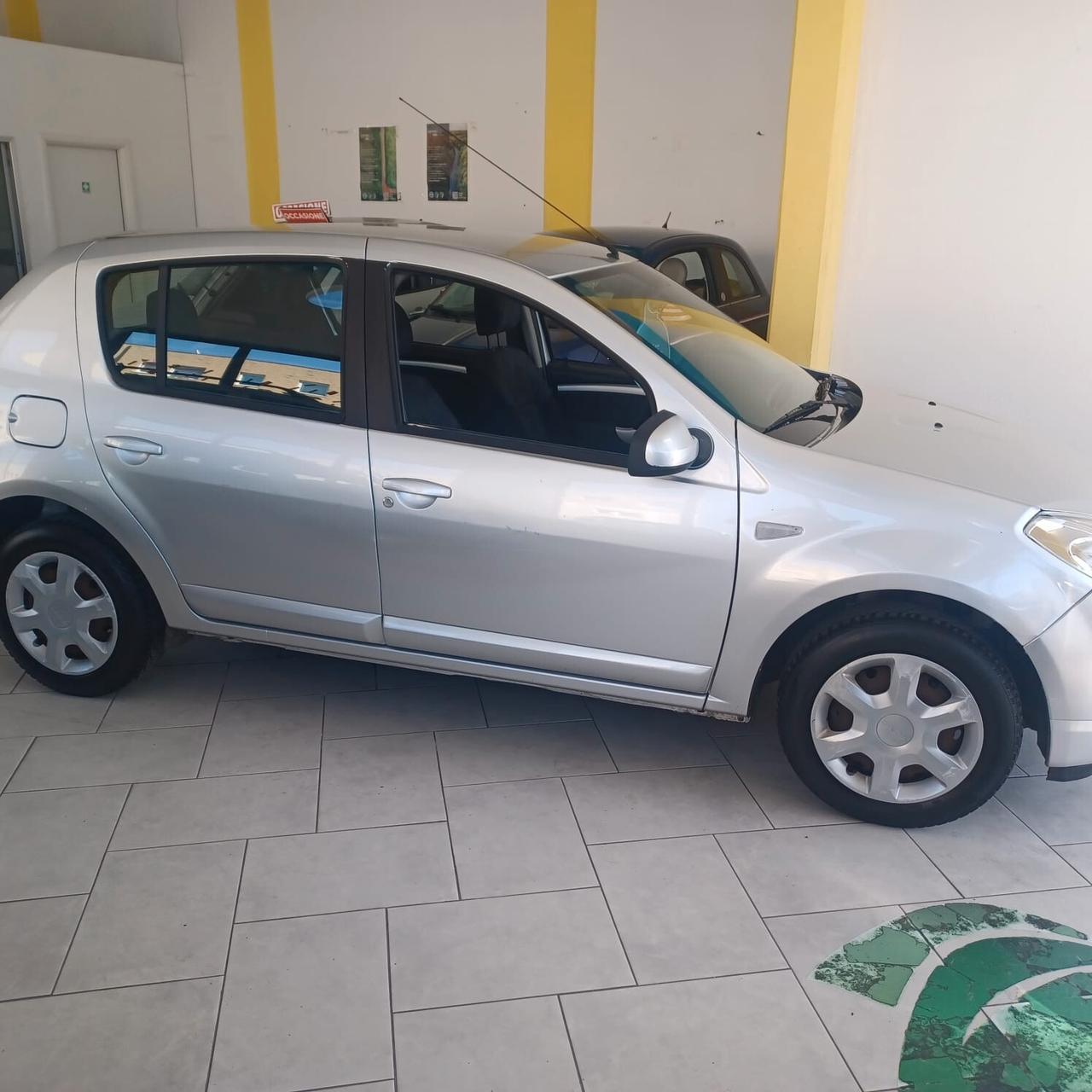149.588 GPL DI FABBRICA SANDERO 1.4 PER NEOPATENTATI