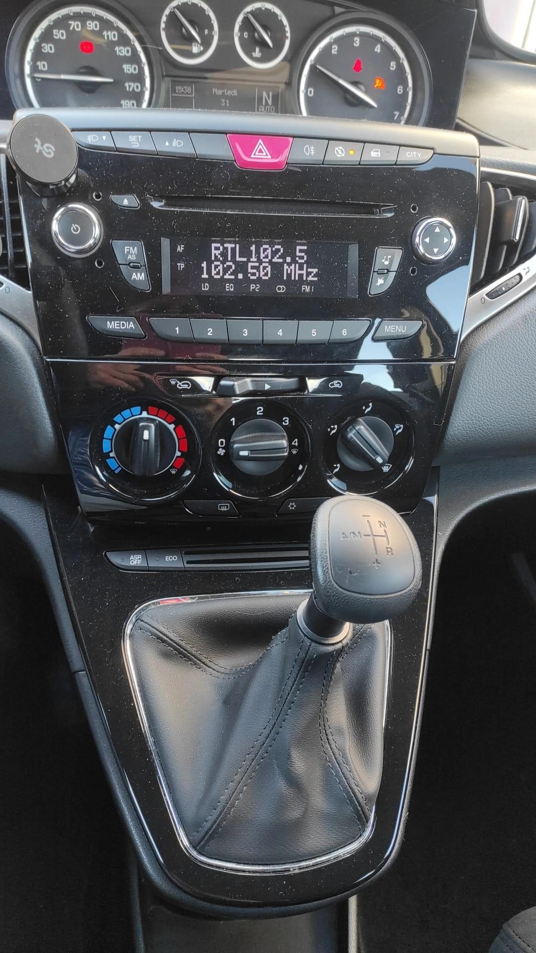 Lancia Ypsilon 0.9 TwinAir 85 CV 5 porte S&S Platinum