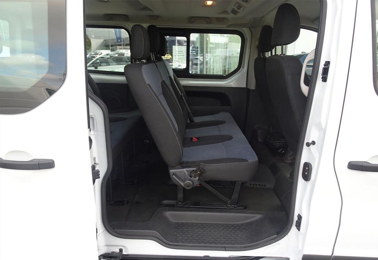 Opel Vivaro Combi 8 posti