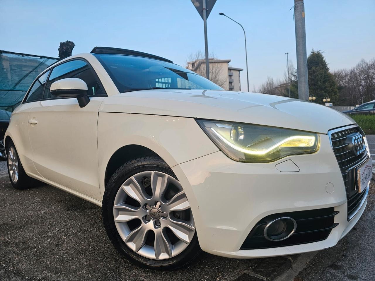 Audi A1 1.6 TDI 90cv Ambition*Tetto*Bi-Xeno*Led*Euro5*Neop