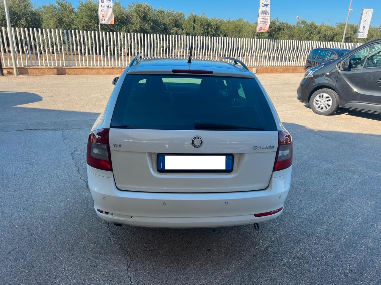 Skoda Octavia 1.6 TDI CR F.AP. DSG Wagon Elegance