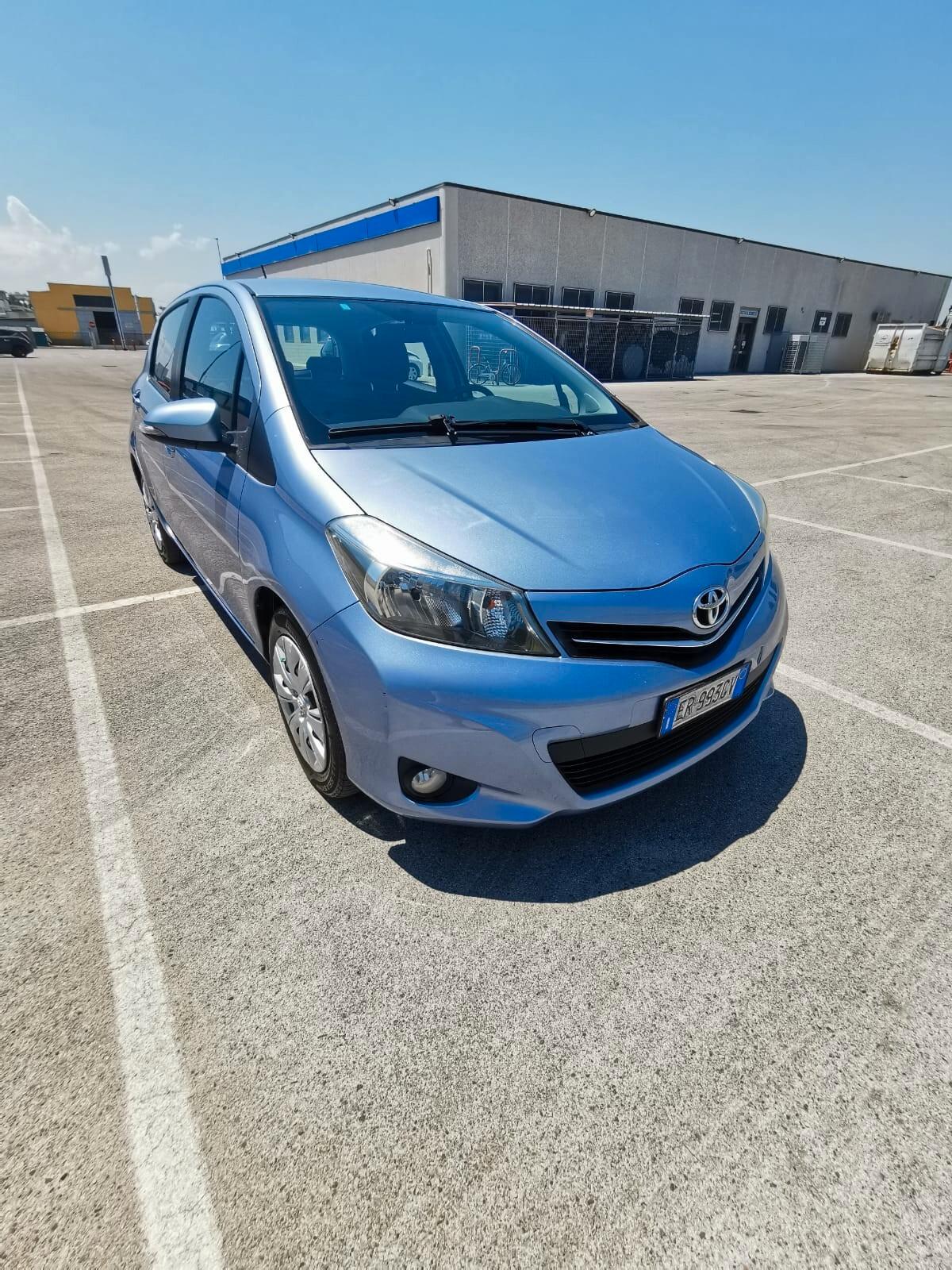 Toyota Yaris 1.0 5 porte Lounge 2013