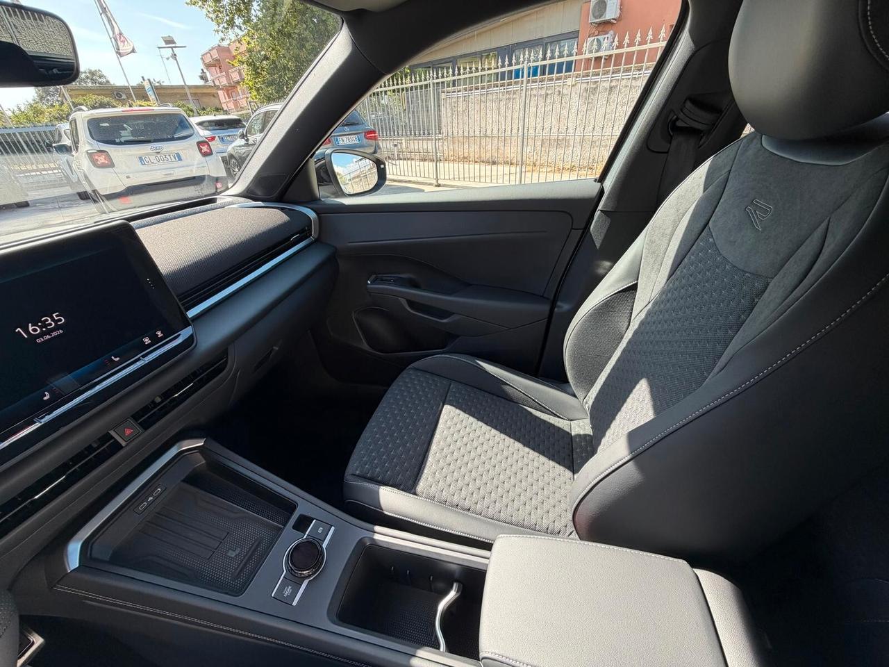 Volkswagen T-Roc 1.5 eTSI ACT 150 CV DSG R-Line