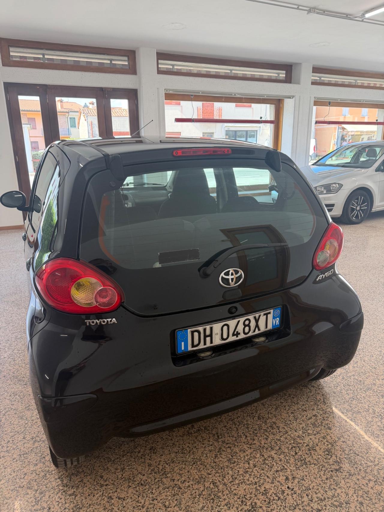 Toyota Aygo 1.0 12V VVT-i 5 porte Sol