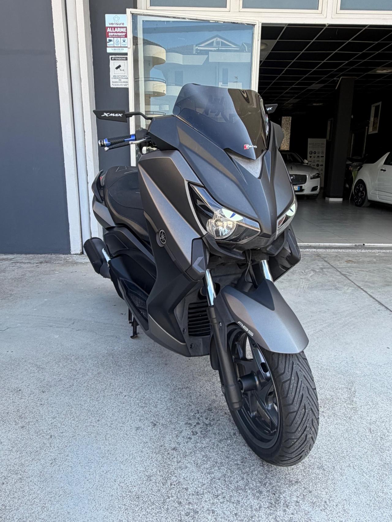 Yamaha X-Max 250