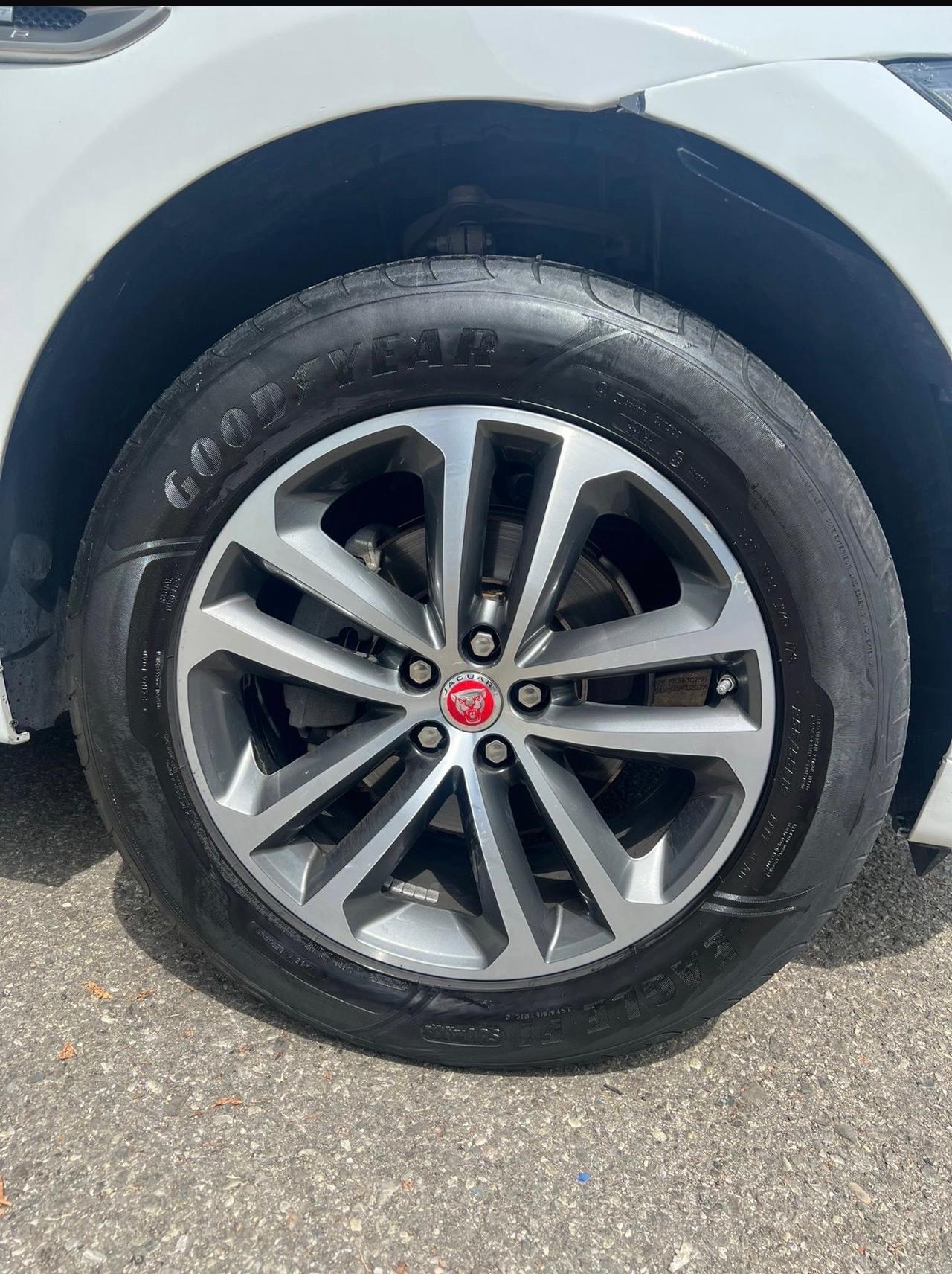 Jaguar F-Pace 2.0 D 180 CV AWD Portfolio