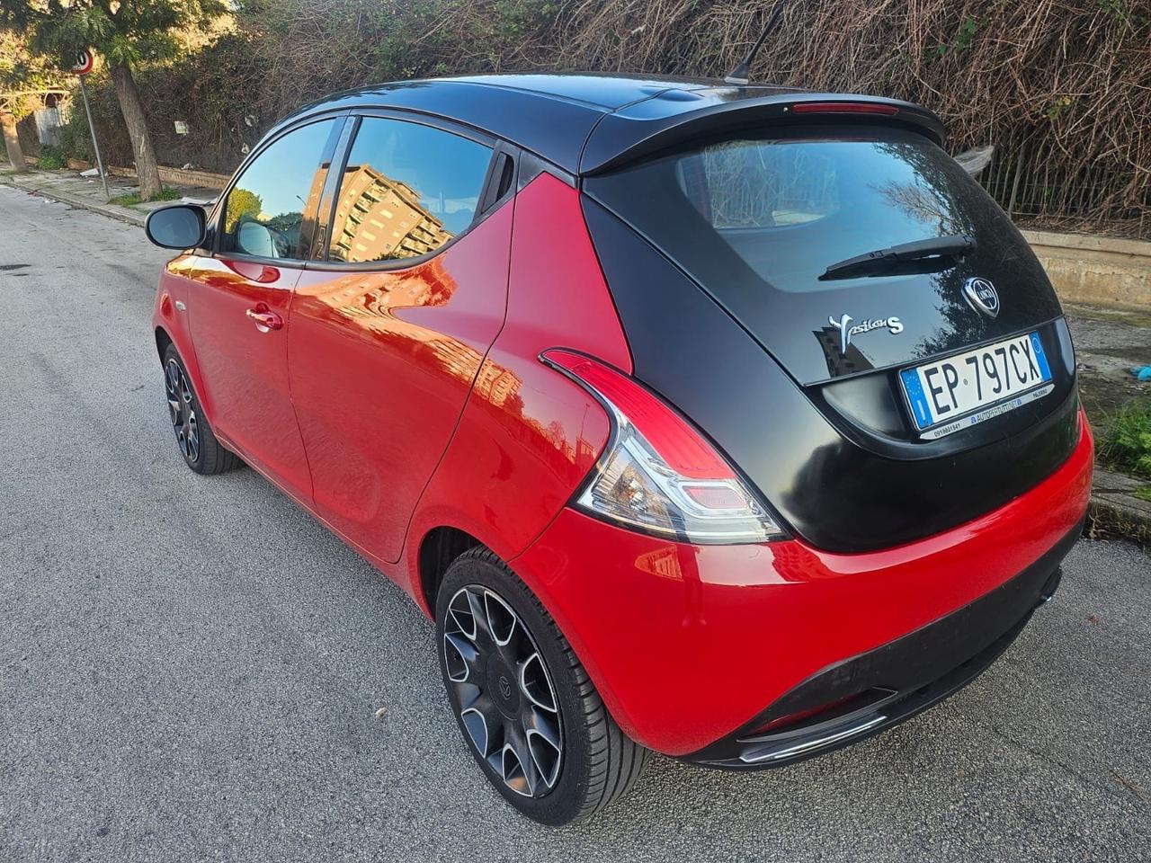 Lancia Ypsilon 1.3 MJT 16V 95 CV 5 porte S&S S Momodesign