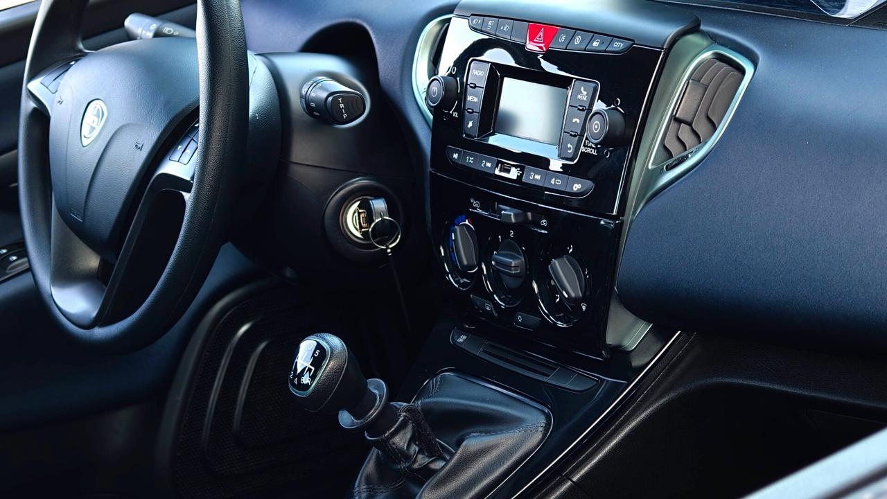 Lancia Ypsilon 1.0 FireFly 5 porte S&S Hybrid Alberta Ferretti