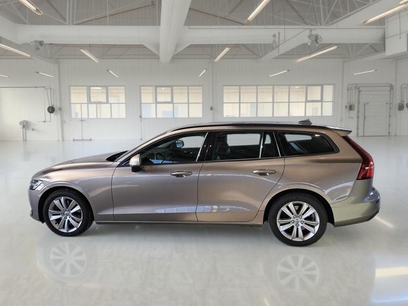 VOLVO V60 B4 D AUTOM. MOMENTUM BUSINESS STATION WAGON