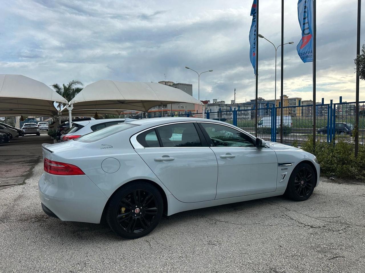 Jaguar XE 2.0 D Turbo 180CV aut. R-Sport