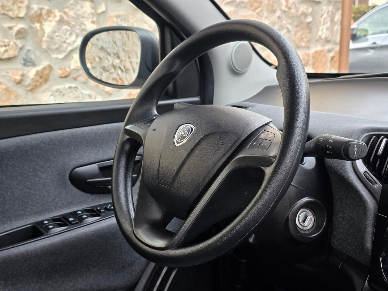 Lancia Ypsilon 1.0 FireFly 5 porte S&S Hybrid Ecochic Gold