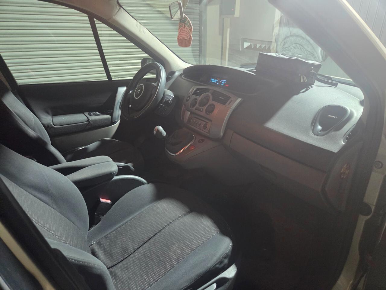 Renault Scenic Grand Scénic 1.5 dCi/105CV Dynamique