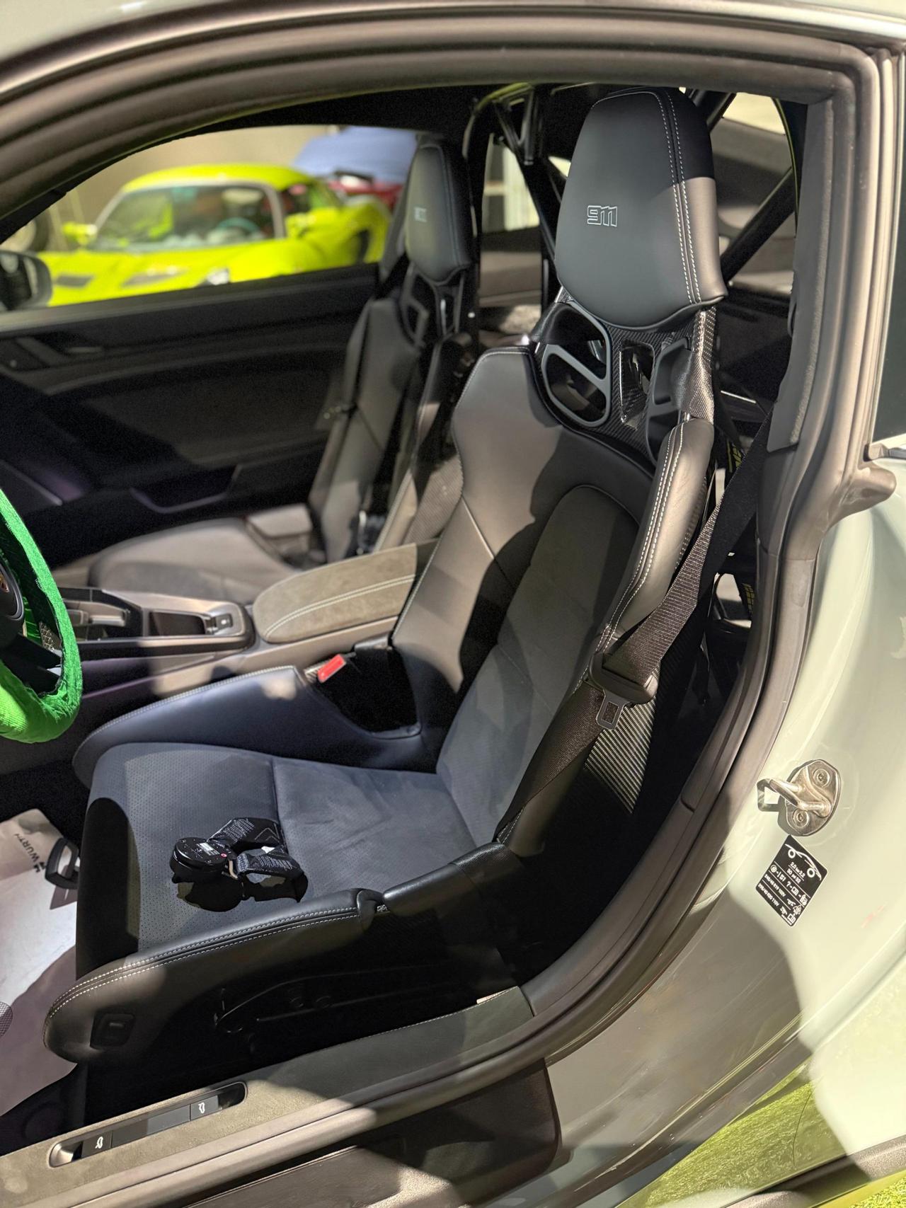 Porsche 911 Coupe 3.0 Dakar auto