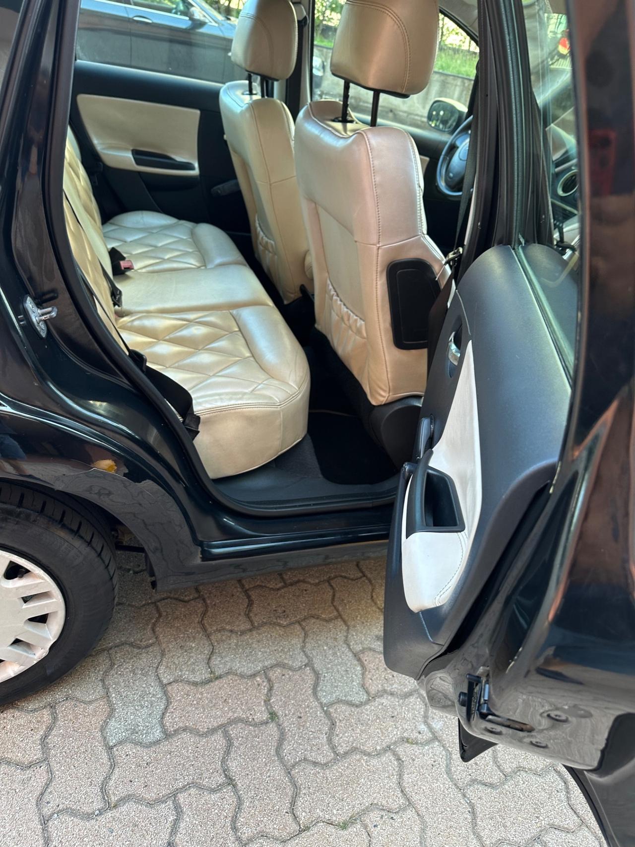 Citroen C3 1.4 16V Gold by Pinko