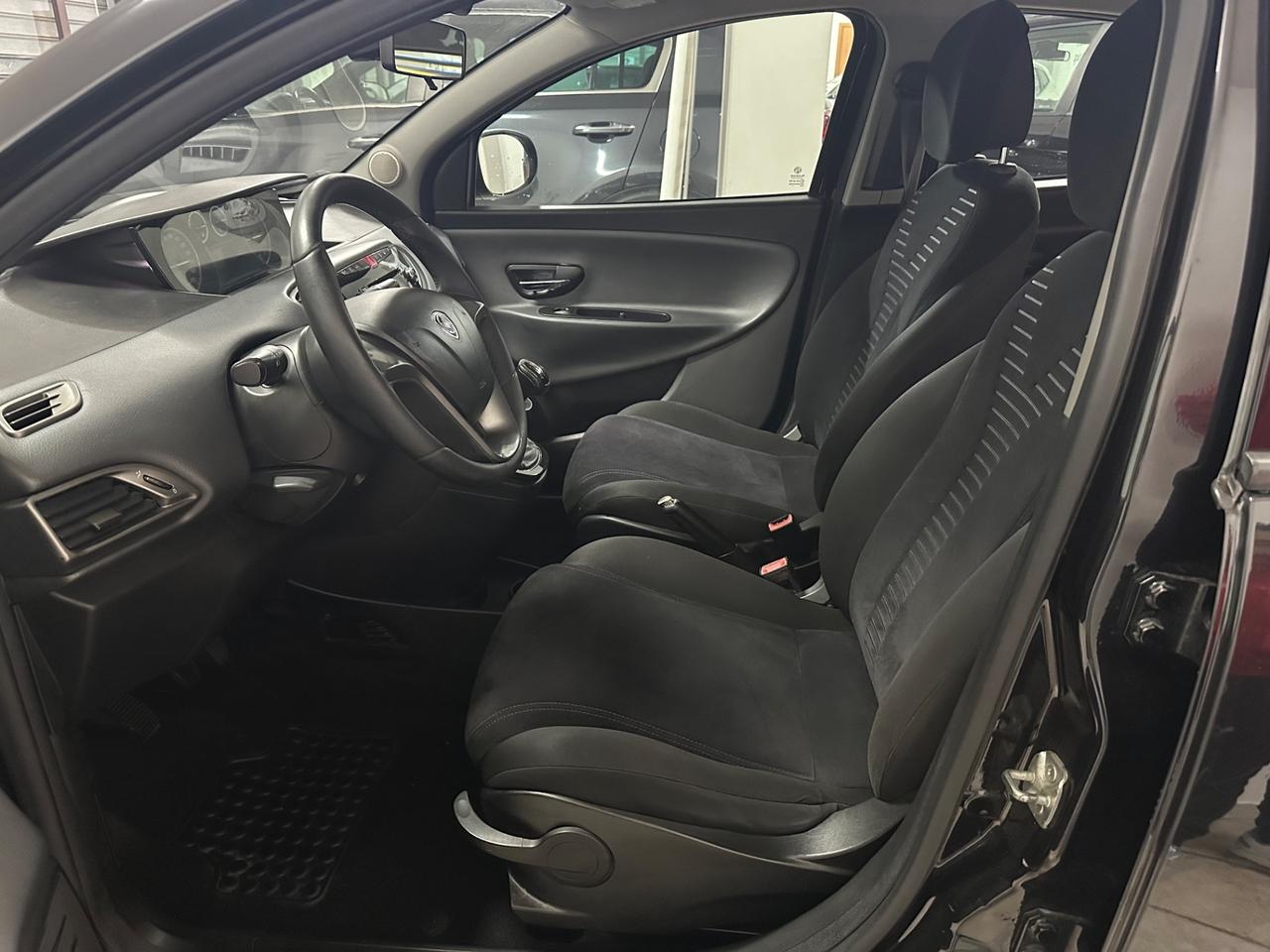 LANCIA Ypsilon 1.2 (69) Platinum 2011