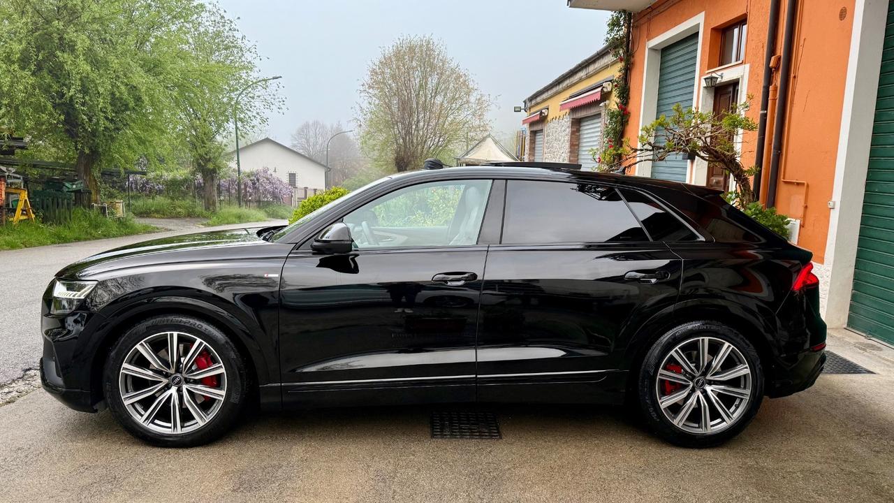 Audi Q8 50 TDI 286 CV quattro Tetto Matrix interno RS