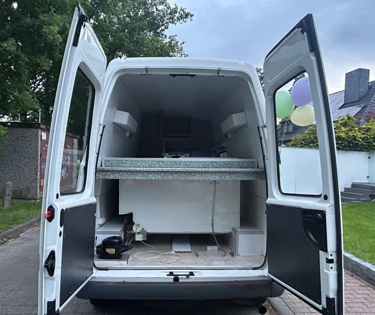 Food truck furgone dei gelati Ford Transit