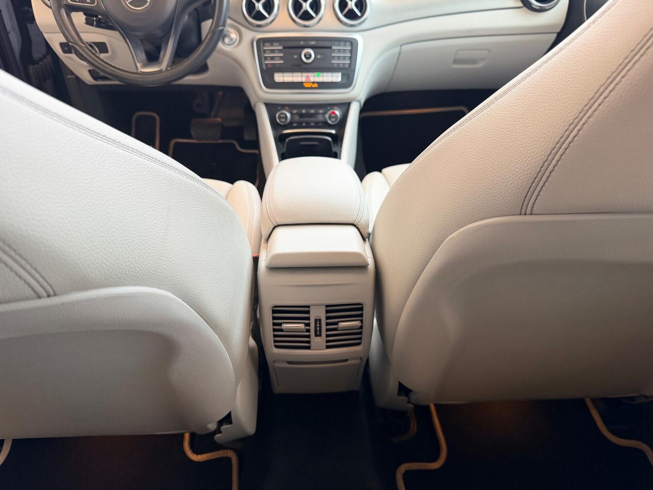 Mercedes-benz GLA 200d PREMIUM