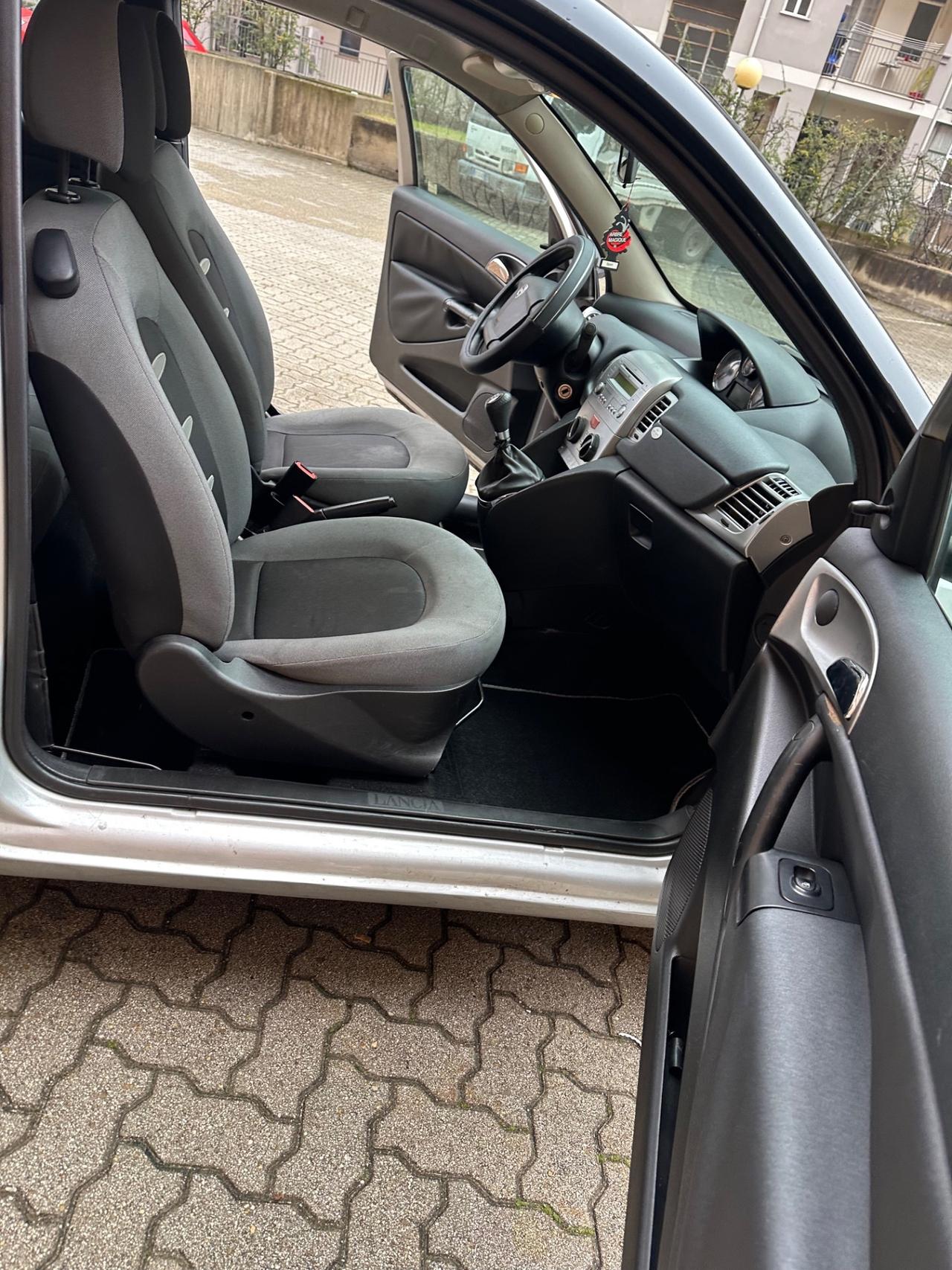 Lancia Ypsilon 1.2 Argento