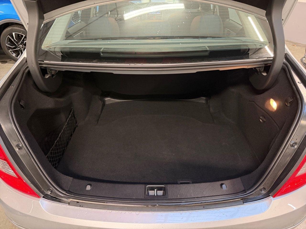Mercedes C 180 CGI BlueEfficiency Avantgarde c/bixeno Berlina