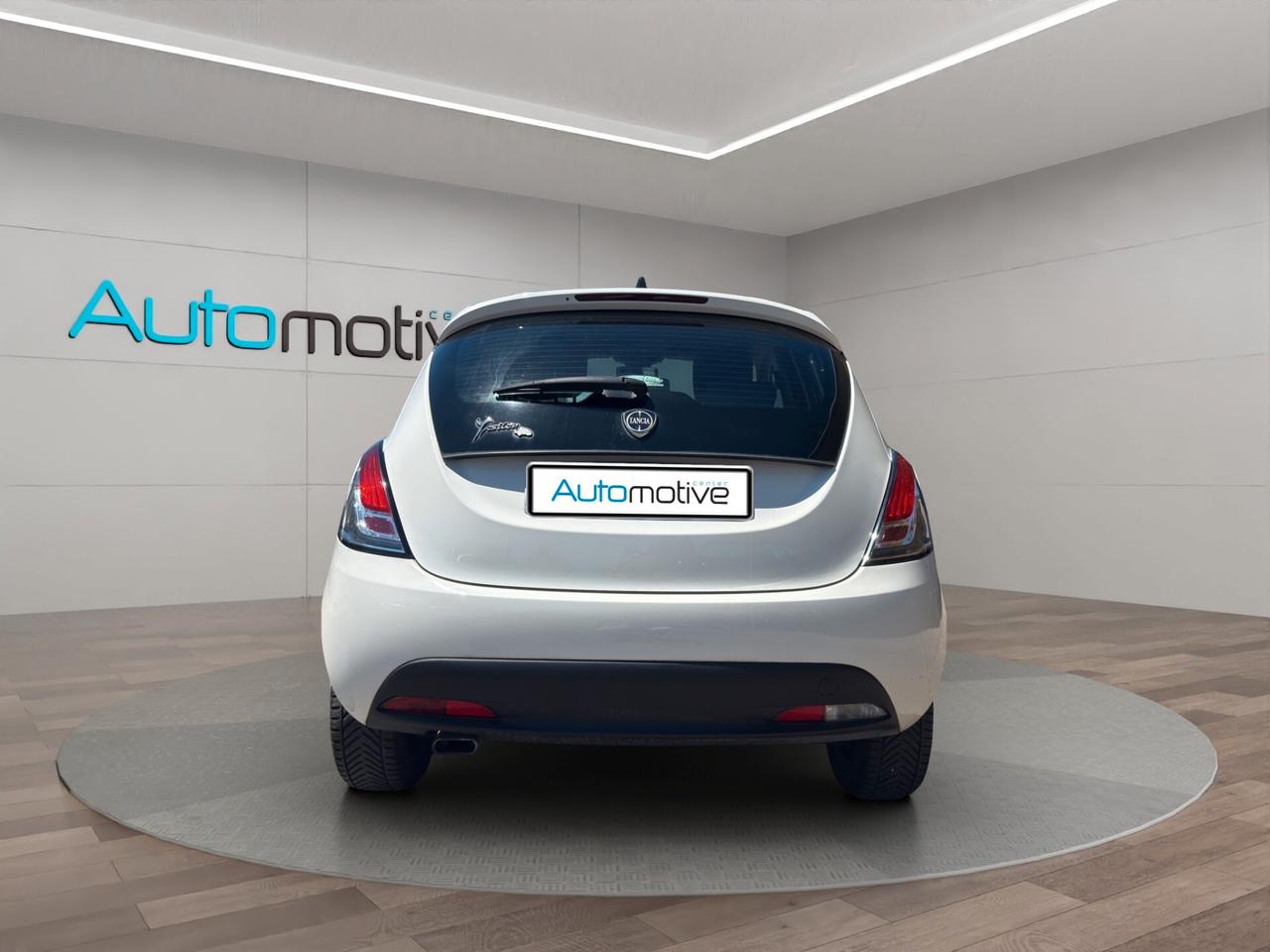 Lancia Ypsilon 1.2 69 CV 5 porte GPL Ecochic Silver