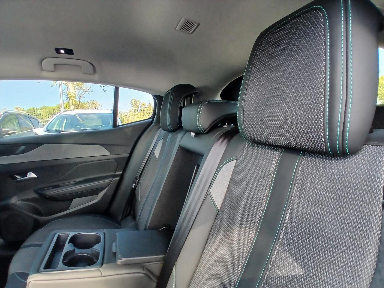 Peugeot 408 Hybrid 136 e-DCS6 Allure