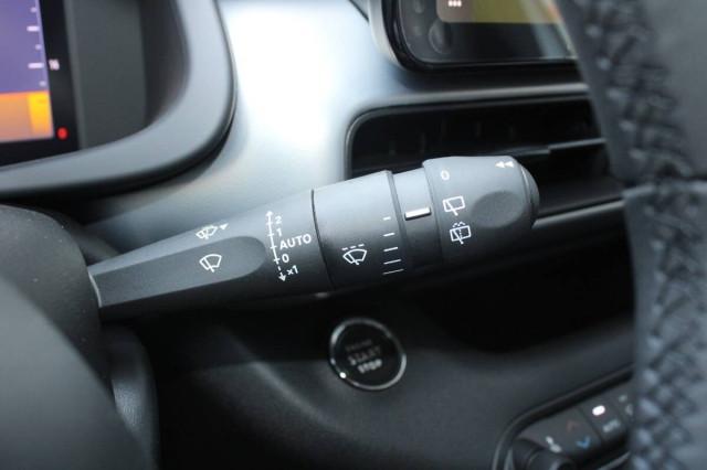 Jeep Avenger 1.2 t. e-hybrid Summit fwd 110cv AUTO con CarPlay