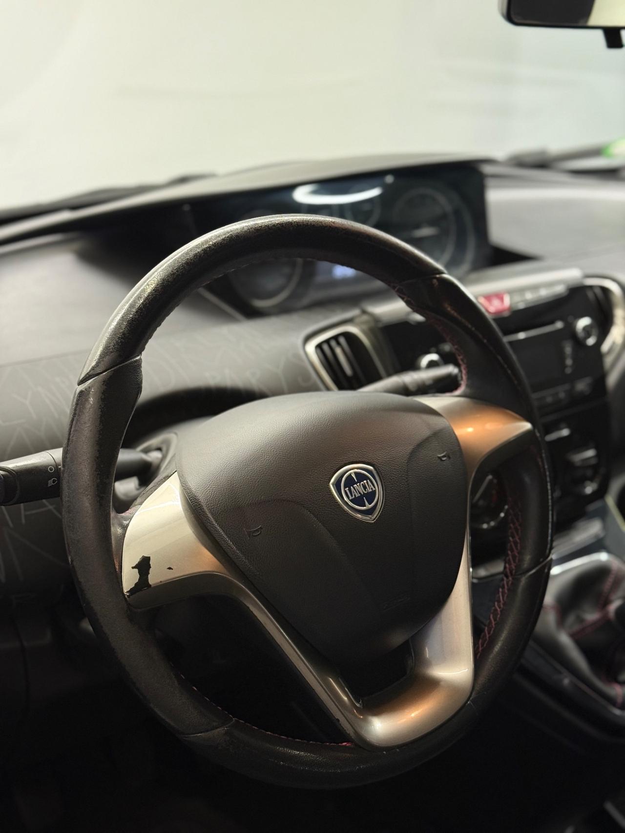 Lancia Ypsilon 0.9 TwinAir 85 CV 5 porte Metano Ecochic Elefantino