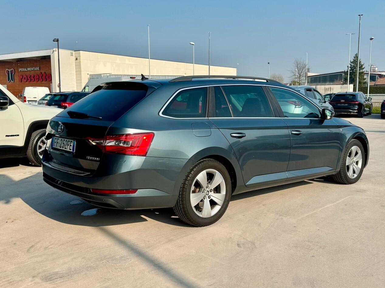 Skoda Superb Wagon Superb wagon 1.6 tdi Ambition