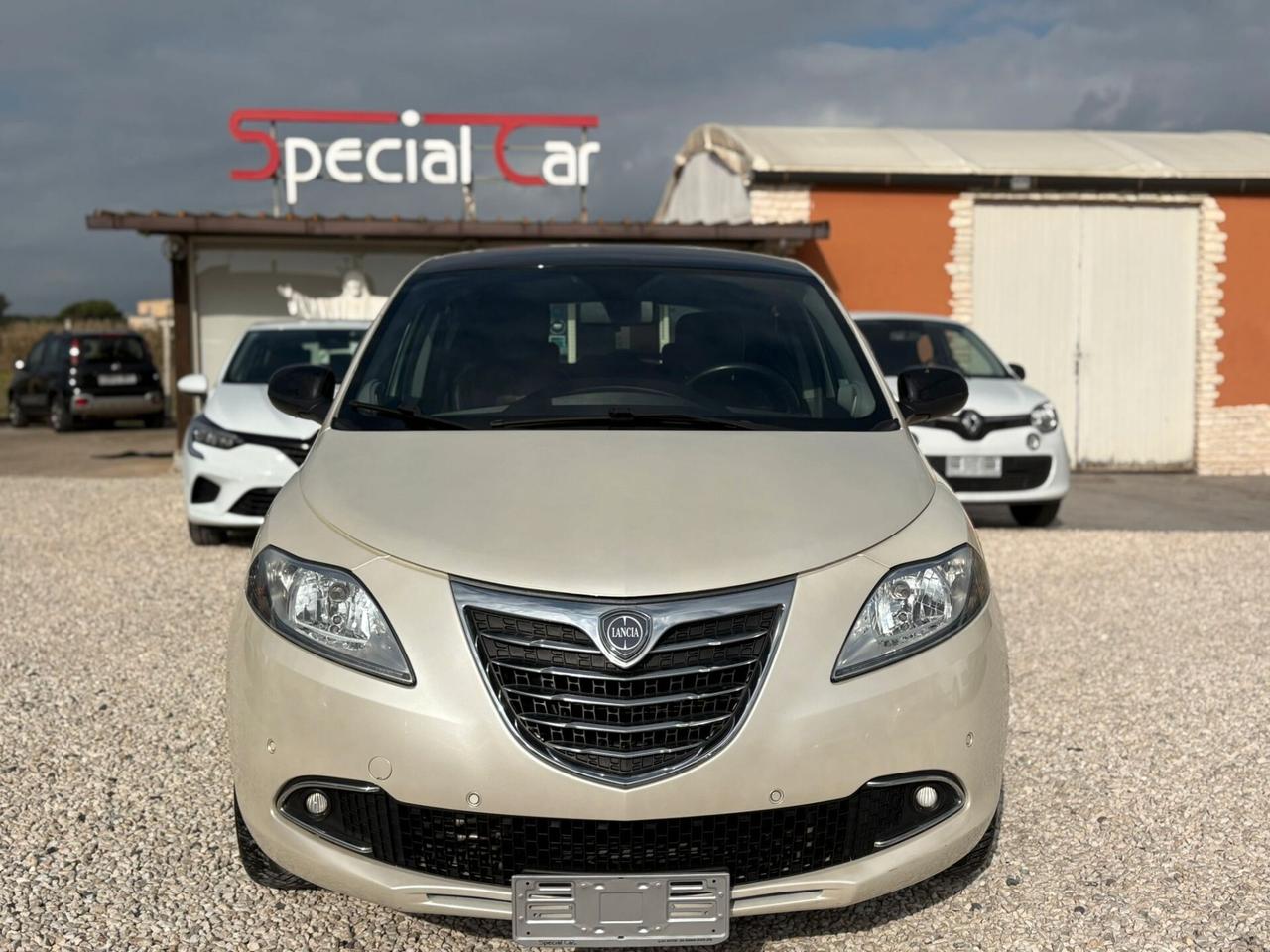 Lancia Ypsilon 0.9 TwinAir 85 CV 5 porte S&S Black&Red