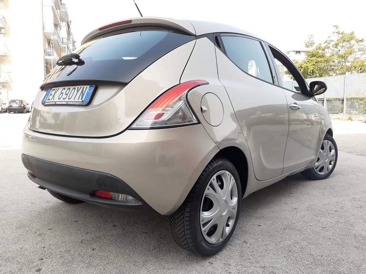 Lancia Ypsilon 1.3 MJT 16V 95 CV 5 porte S&S Silver