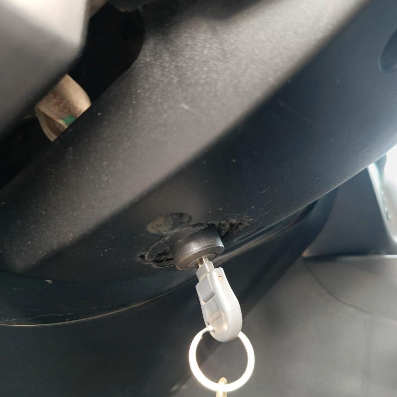 Fiat Doblo 1.3 MTJ Autocarro con gancio traino N1 5 posti